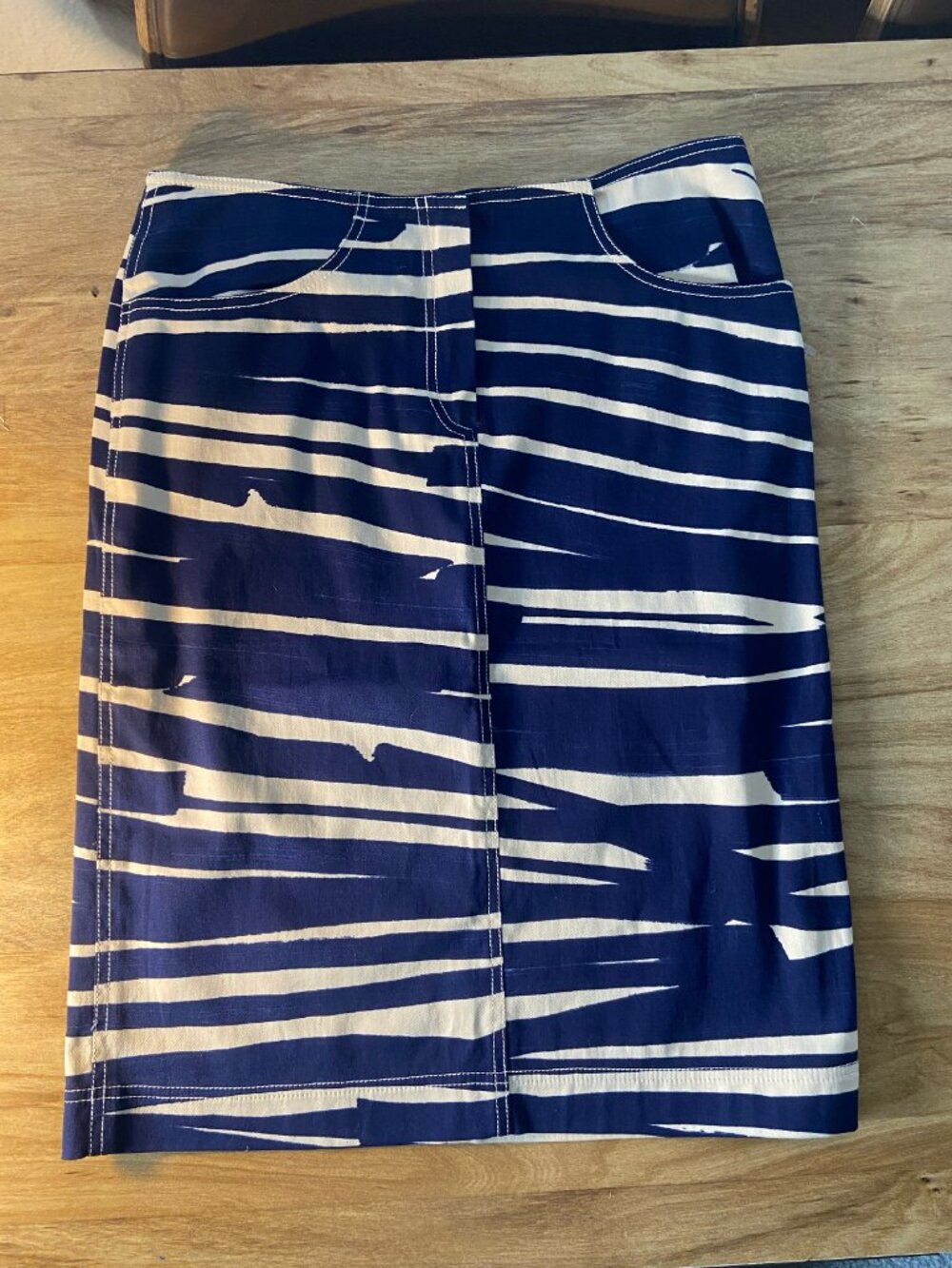 Oscar de la Renta, blue striped skirt - size 4
